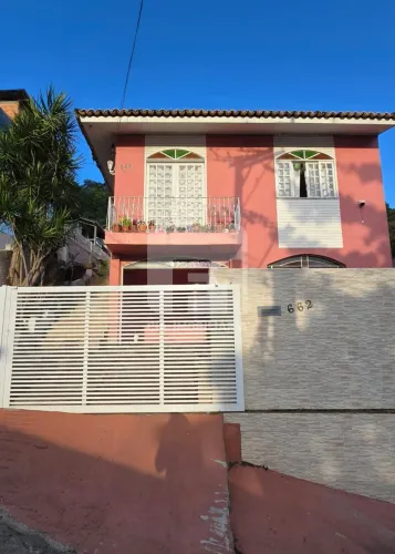 Casa de 3 dormitórios à venda no Centro