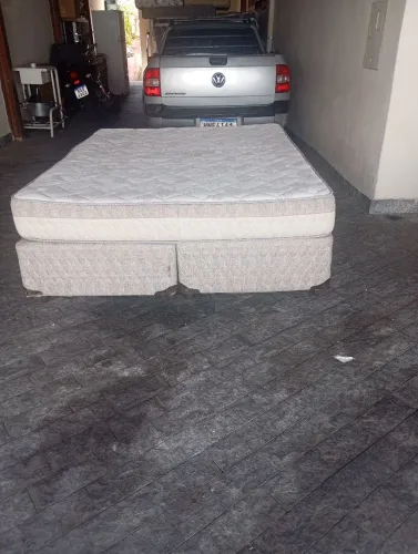 Conjunto de colchão e box Queen barato 500,00