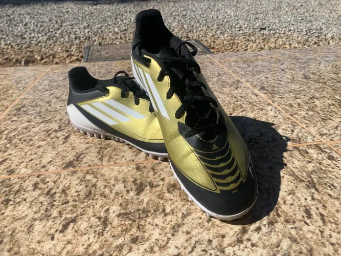 Chuteira F50 Messi Society 41?