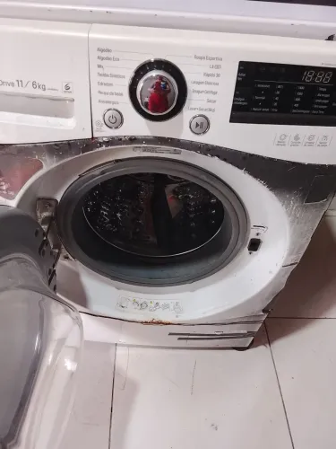 Vendo essa máquina lavar e seca da lg pra retirada de peças o visor não está funcionando