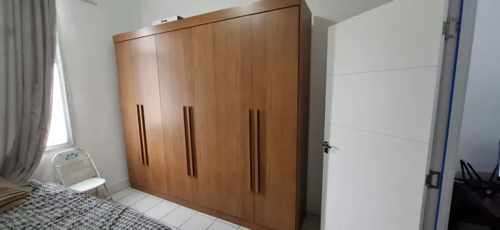 Guarda-roupas 6 portas MDF
