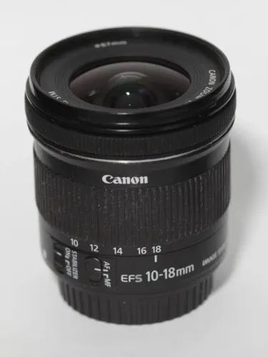 Lente EF-S 10-18mm f/4.5-5.6 IS STM