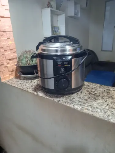 Panela de pressão elétrica