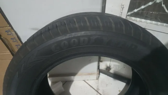Pneu zero, rodou 1 mês, para Corolla e outros carros