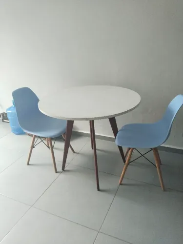 Mesa e cadeira