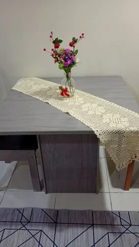 Vendo mesa com 4 cadeiras em bom estado.
