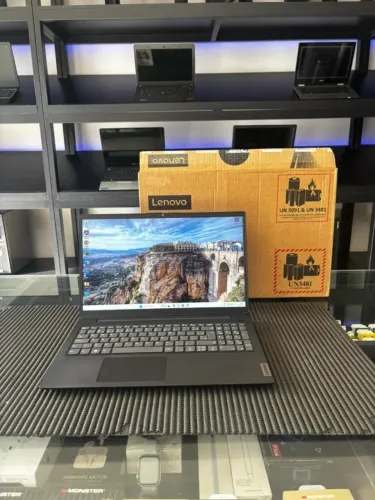 Notebook Lenovo V15 G3 Core I5 12ª Ger 512Gb SSD 16Gb DDR4 Tela 15.6"