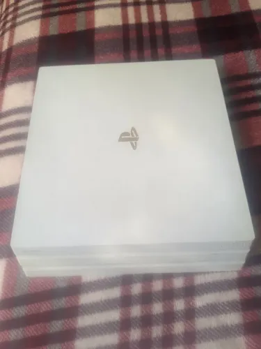 PS4 Pro Glacier White 1 TB