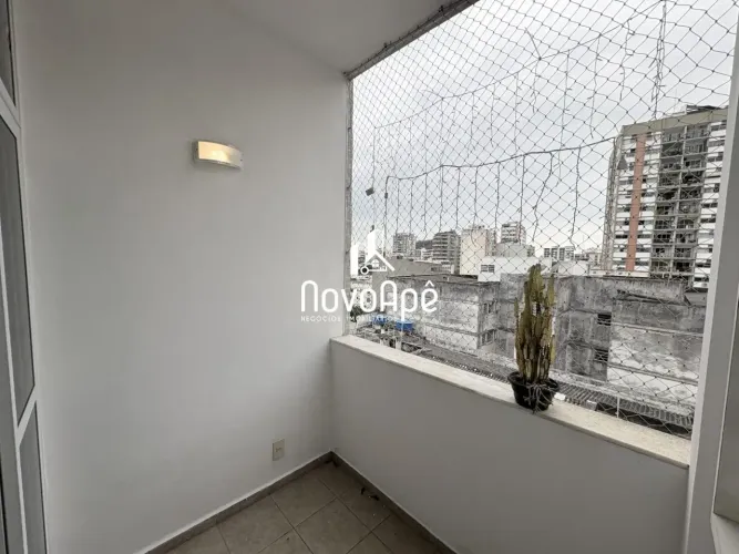 Apartamento à venda na Tijuca, 2 quartos com varanda, próximo do metrô.