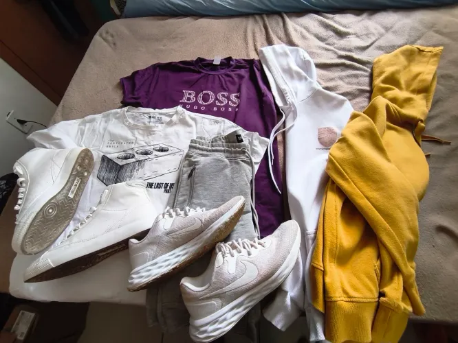 Lote de roupas masculinas