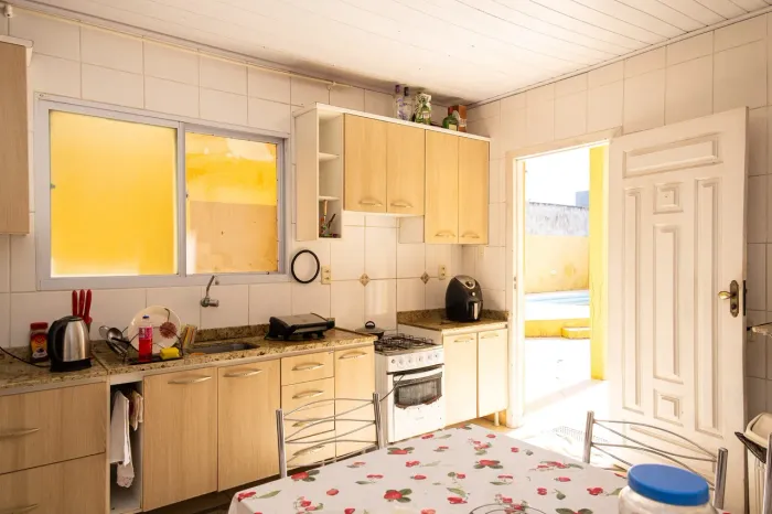 Casa à venda no Areal, Pelotas - com 120 m², 4 quartos (sendo 1 suíte), ótima posição sola