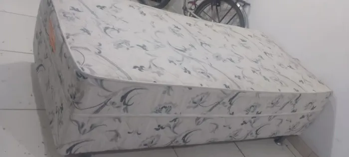 Cama Box Solteiro Mola - Usada Bem Conservada (ENTREGA GRÁTIS)