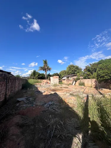 Vende - se terreno