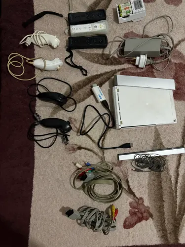 Nintendo Wii com defeito + 3 controles e 5 Nunchuks | Aceito troca por microSD para Switch
