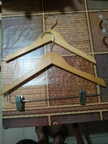 Cabides em madeira infantil