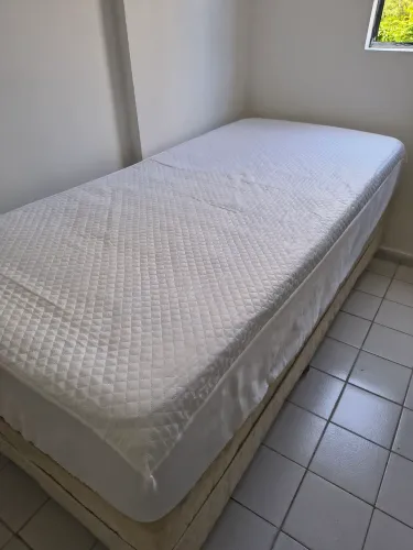 Cama de solteiro - usada.
