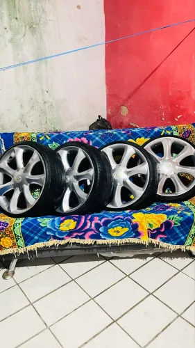 VENDO JOGO DE RODAS UNIVERSAL 8 FUROS, ARO 18
