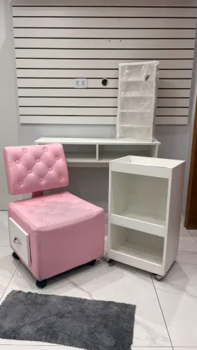 Um ótimo combo! Ciranda de manicure+ mesa+carrinho +esmalteiro.