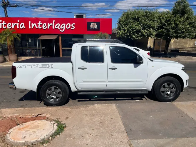 Nissan Frontier SV AT. CD 4X4 2.5 TB Dies. Aut. 2016
