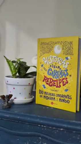 Histórias de Ninar para Garotas Rebeldes: 100 Mulheres Imigrantes que Mudaram o Mundo"