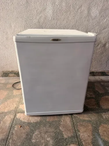 FRIGOBAR CONSUL GELANDO MUITO