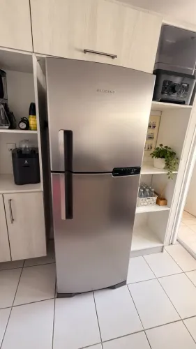VENDO GELADEIRA BRASTEMP FROST FREE ? 375 LITROS