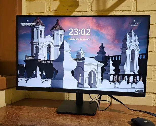 Monitor 27 polegadas LG com suporte articulado