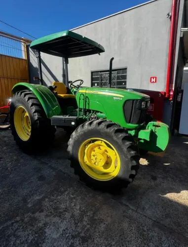 John Deere 5075E
