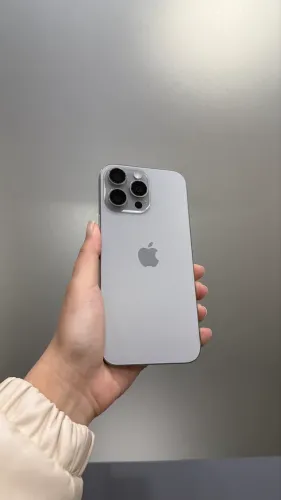 IPHONE 16 PRO MAX COM 256 GB NATURAL SEMINOVO