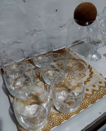 Jogo de garrafa e copos