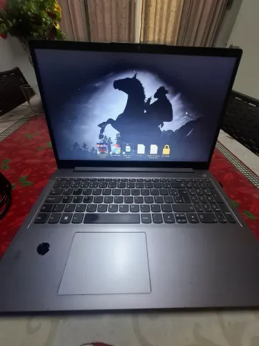 NOTEBOOK EM BOM ESTADO PERFEITO PARA TRABALHO/ ESTUDO/ EDIÇAO/ JOGOS MAIS LEVES