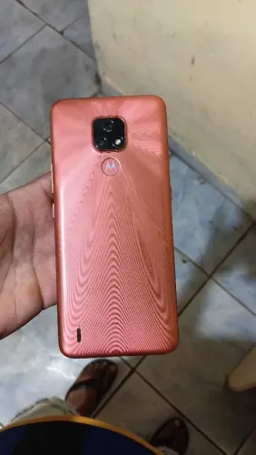 Celular moto e7, tela trincada com película e capinha,mais está funcionando perfeitamente