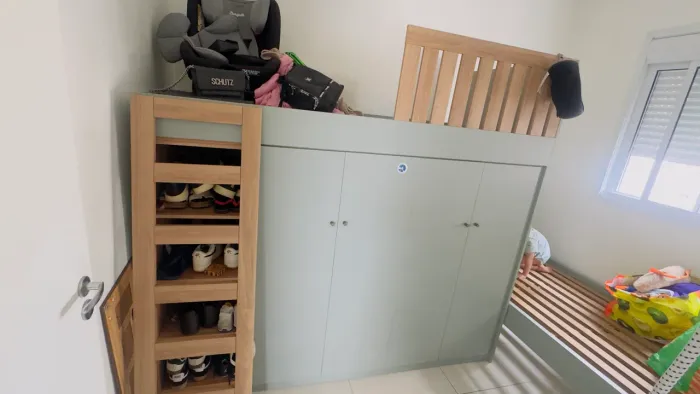 Cama com armário embutido 