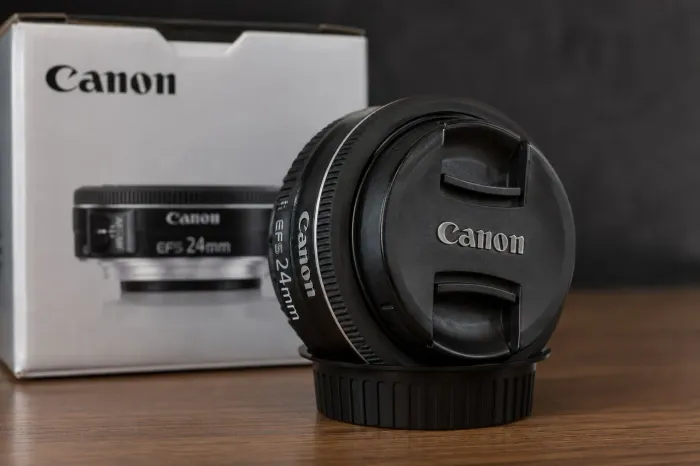 Lente Canon EF-S 24mm f/2.8 STM