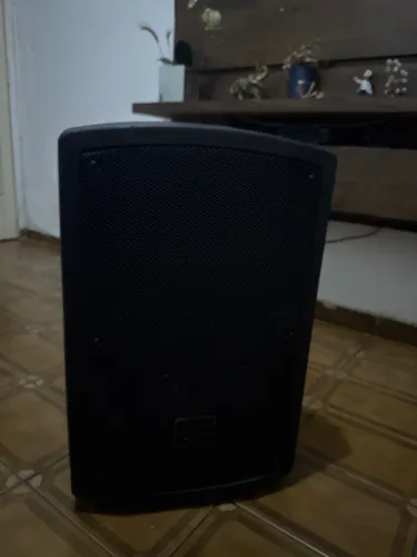 Caixa de som ativa JBL JS-12BT