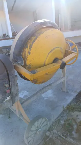 Betoneira 400 L Menegotti 220 volts