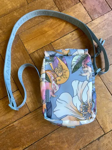 Bolsa transversal Farm romance em Flor azul