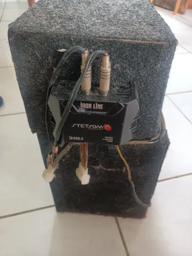 Caixa de som automotivo