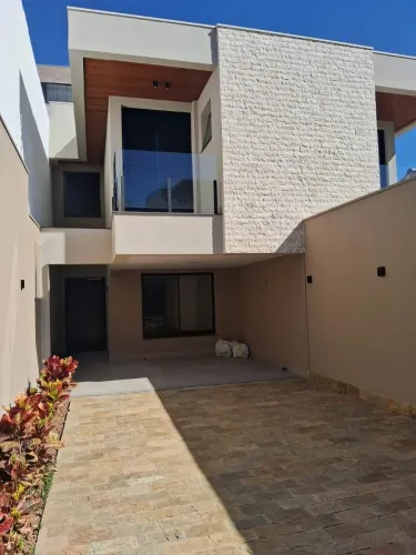 Linda Casa Geminada à Venda - Bairro Jaraguá, Região Nobre da Pampulha