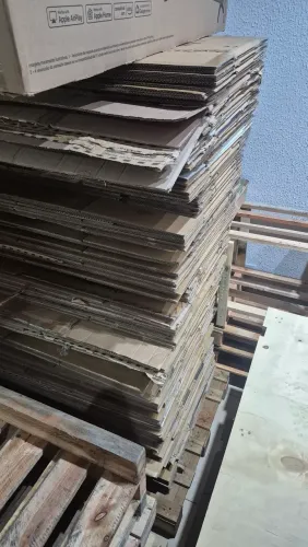 Caixas de papelão tamanho aproximado de uma caixa de ovo, entrega rápida com taxa.