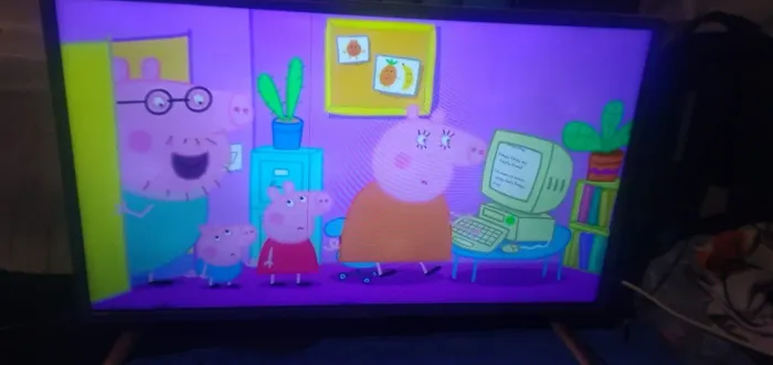 Tv LG 32 polegadas smart com uma linha e uma manchinha não atrapalha em nada *