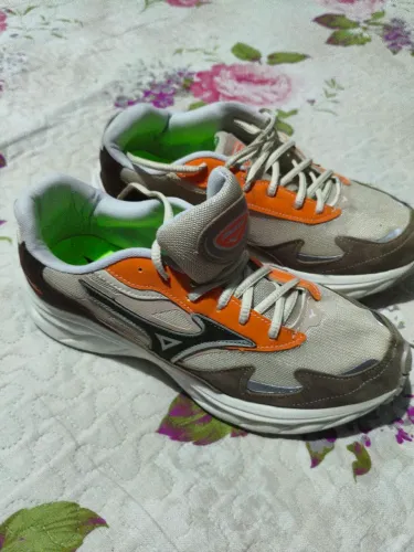 Vendo tênis ( Mizuno )