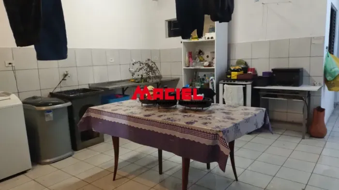casa no Jardim Colonial , próximo de escola , mercado posto de saúde