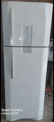 Eletrolux Frost Free painel digital 459 litros gelando muito 