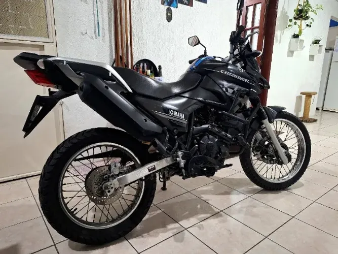 Vendo minha Crosser S ano 2022, revisada e em dia, só curtir.