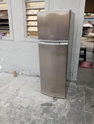Geladeira Consul Frost Free funcionando perfeitamente tanto em cima como em baixo (127 vol