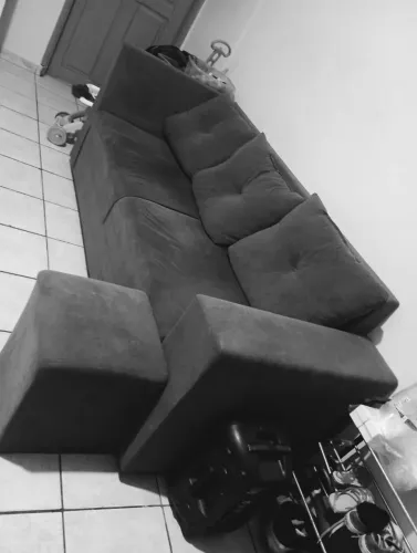 Sofá Cinza 3 Lugares + Puff (Semi Novo)