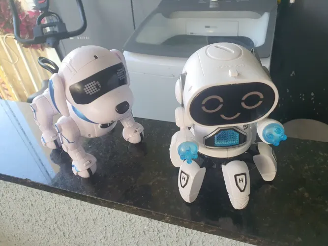 Cachorro robô inteligente e robô inteligente