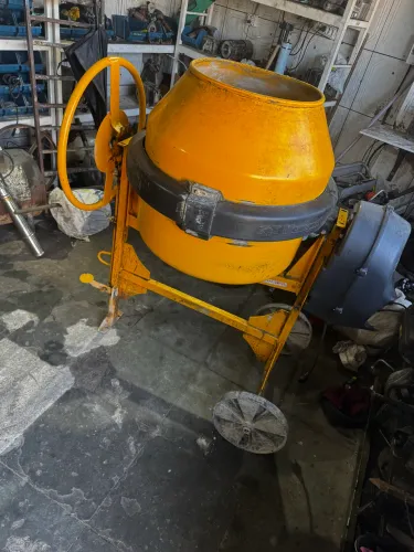 Vende-se Betoneira Menegote 150L Prime