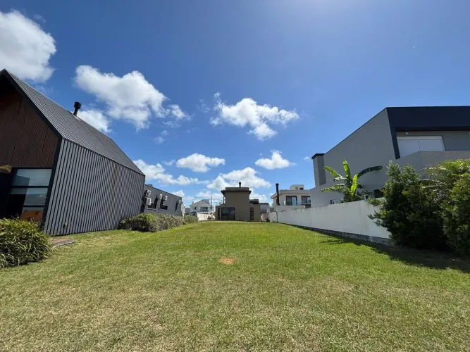 Terreno à venda no Alphaville Fase 1, Laranjal: com 407m² de área total, sendo frente de 1